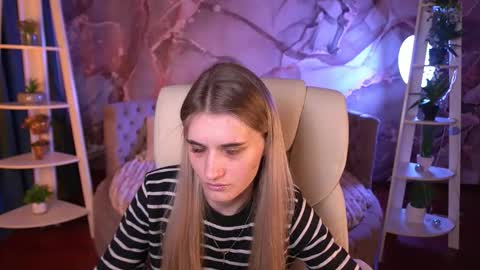 DiamondNina online show from March 22, 8:15 pm