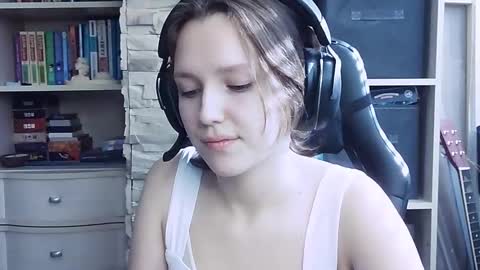 diana_back3 online show from October 1, 6:18 am