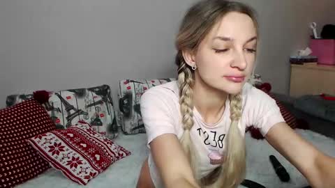 Snapshot of diana_lambert chatting on December 17, 8:34 am diana_lambert online show from December 17, 8:34 am