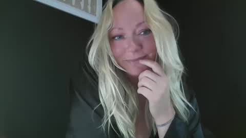 Snapshot of dirtylittlejess chatting on September 12, 4:24 am dirtylittlejess online show from September 12, 4:24 am
