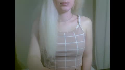 Snapshot of ditamilton chatting on September 27, 8:05 pm DitaMilton online show from September 27, 8:05 pm