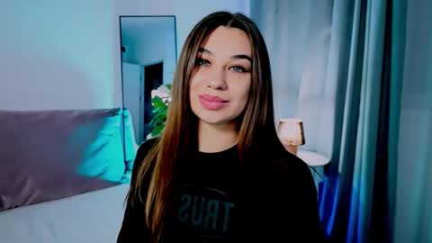 Tia online show from October 28, 9:19 pm