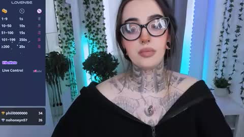 dixipixi_ online show from March 1, 6:35 am