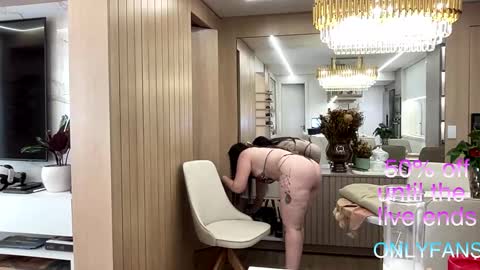 Snapshot of docehot1818 chatting on March 7, 4:00 pm Ctia But I prefer to be called DOCE online show from March 7, 4:00 pm