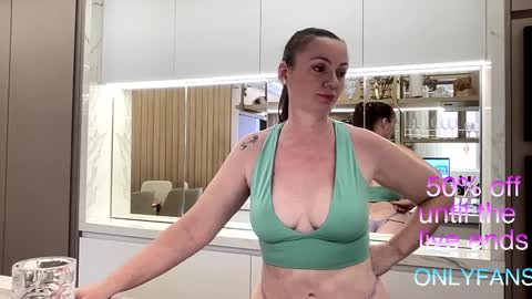 Snapshot of docehot1818 chatting on February 4, 4:50 pm Ctia But I prefer to be called DOCE online show from February 4, 4:50 pm