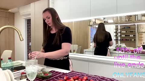 Snapshot of docehot1818 chatting on February 7, 9:04 pm Ctia But I prefer to be called DOCE online show from February 7, 9:04 pm