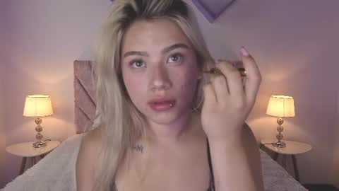 DollFaceInk online show from June 25, 9:27 pm