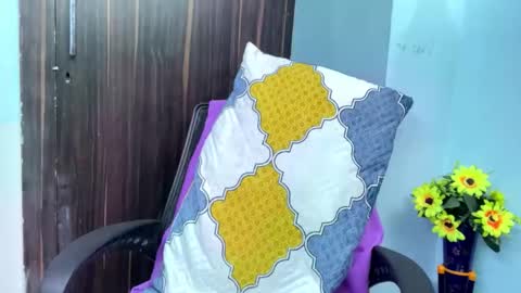 dollmeenu online show from April 13, 4:19 pm