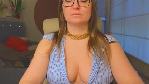 DOM MUMMY online show from February 23, 1:21 pm