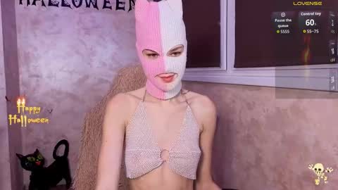 domiiniicana online show from November 3, 5:50 pm