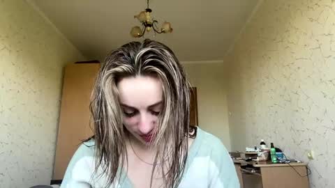 Mia online show from May 1, 6:16 am