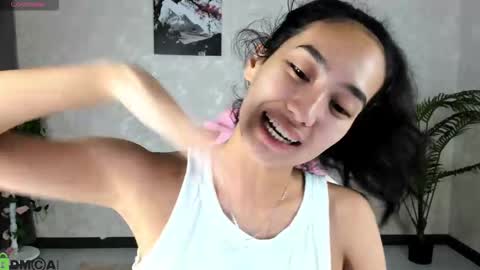 Snapshot of donnaa_drew chatting on September 15, 3:59 am Aura online show from September 15, 3:59 am