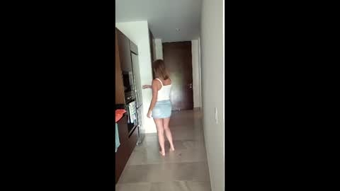 DontPeekMILFNextDoor online show from March 1, 5:34 pm