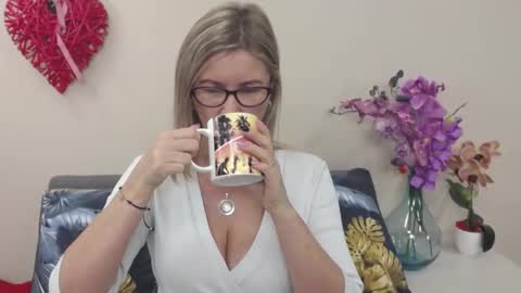 Snapshot of doreenkiss chatting on January 7, 7:31 am DoreenSexy online show from January 7, 7:31 am