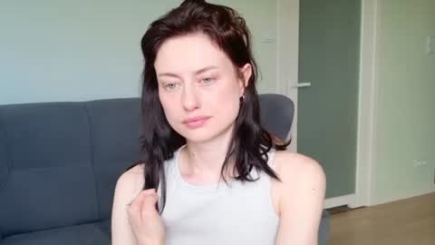 dormineaa online show from June 25, 5:07 am
