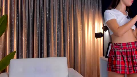 Snapshot of dormroomtease chatting on October 3, 5:34 am dormroomtease online show from October 3, 5:34 am