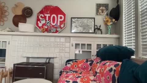 RIRI OR DREAMY online show from February 15, 9:47 pm