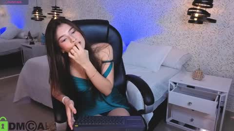 dulce_isabel_ online show from April 1, 3:07 am