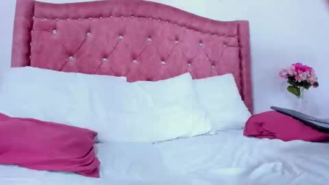 Dulce  online show from February 7, 4:35 pm