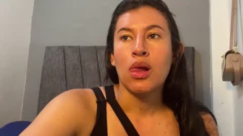 dulceizzy online show from April 29, 12:25 am