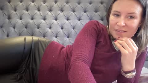 Nadia Ferreira  online show from December 15, 11:04 am