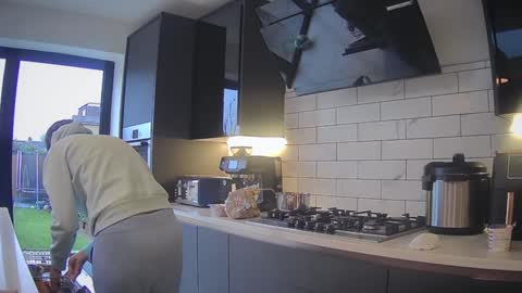 Nadia Ferreira  online show from February 5, 2:09 pm