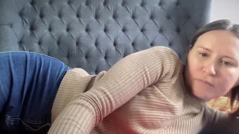 Nadia Ferreira  online show from January 6, 2:43 pm