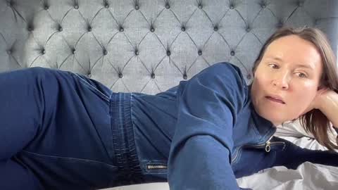 Nadia Ferreira  online show from November 12, 11:52 am