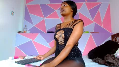 Snapshot of ebony_alika chatting on February 3, 1:08 pm Alika Ashanti online show from February 3, 1:08 pm