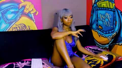 Snapshot of ebonydollx69 chatting on December 3, 8:14 am Pearl online show from December 3, 8:14 am