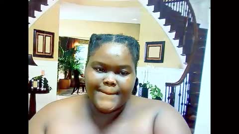 Snapshot of ebonyhotbuns4u2luv chatting on February 4, 6:36 am ebonyhotbuns4u2luv online show from February 4, 6:36 am