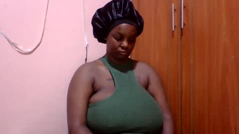ebonymayahh online show from July 4, 7:04 am
