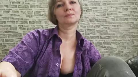 edithmanning online show from November 17, 6:47 am