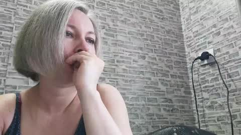Snapshot of edithmanning chatting on January 5, 9:05 am edithmanning online show from January 5, 9:05 am