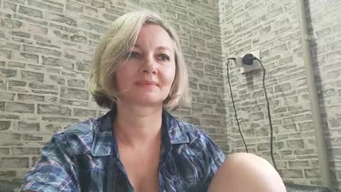 Snapshot of edithmanning chatting on January 8, 10:59 am edithmanning online show from January 8, 10:59 am