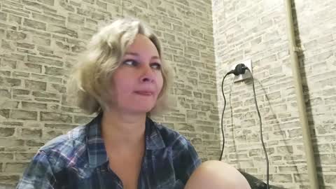Snapshot of edithmanning chatting on January 14, 6:02 am edithmanning online show from January 14, 6:02 am