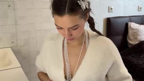 ef_fy online show from February 8, 7:45 am