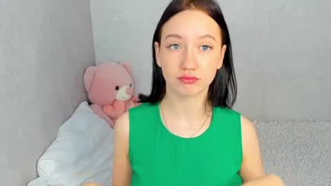 eileenmoores online show from April 13, 4:58 am