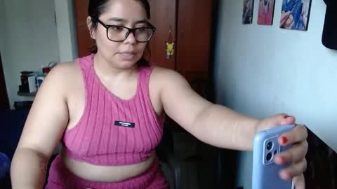 eimy_saenzz online show from April 6, 10:22 pm