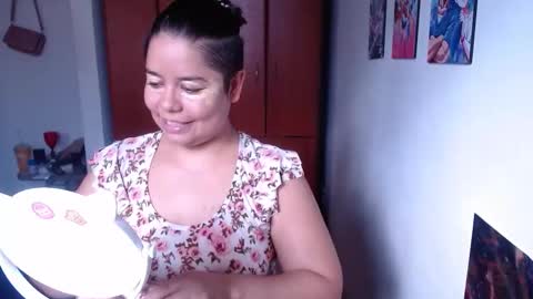 eimy_saenzz online show from November 2, 6:22 pm