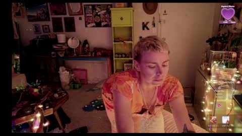 ejrabloom online show from April 19, 8:36 am