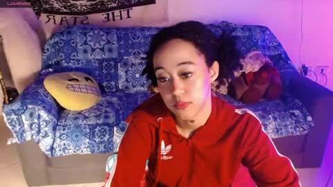 Snapshot of ela_0 chatting on February 14, 12:30 am Ela  Help me reach 100 thumbs up online show from February 14, 12:30 am
