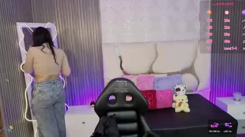 ela_tay1 online show from April 22, 7:11 pm