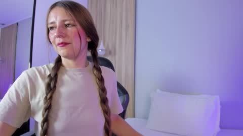 E L A I A online show from March 7, 8:27 pm