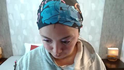 Im Ela online show from November 26, 11:11 am