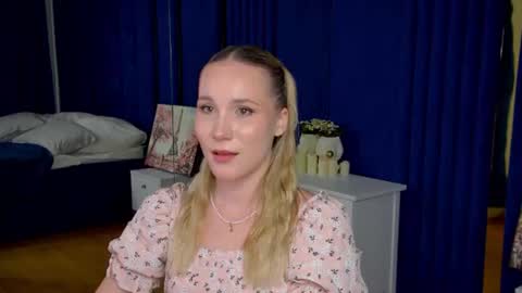 elaravoltage online show from July 18, 5:37 pm