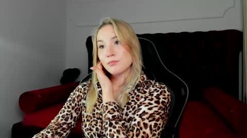 elaravoltage online show from April 20, 5:27 pm