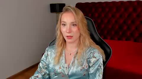 elaravoltage online show from July 17, 5:27 pm