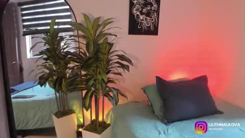 Elenita online show from March 7, 8:27 pm