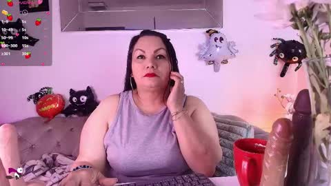 Snapshot of elenna_boobs_ chatting on October 16, 7:00 am elenna_boobs_ online show from October 16, 7:00 am